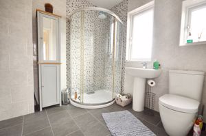 Shower room- click for photo gallery